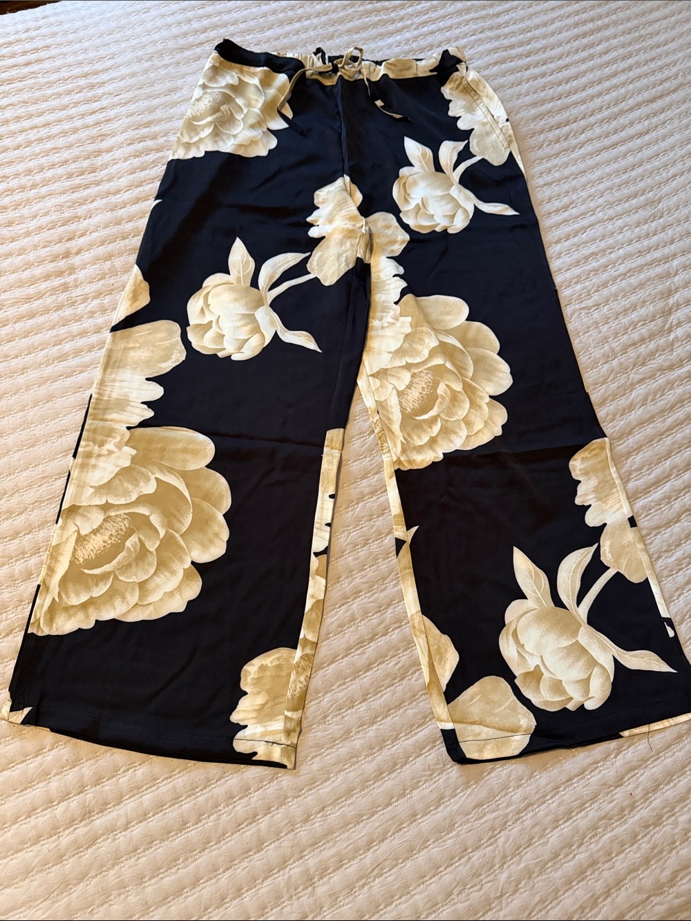 Meg & Margot Black Wide-Leg Floral Print Pants - Cream/Tan Blooms M NWT Fab ❤️